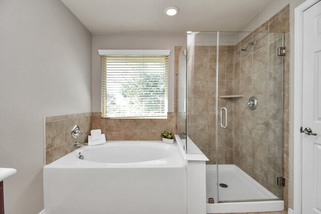 Building Photo - 6426 Haywards Crossing S Cir