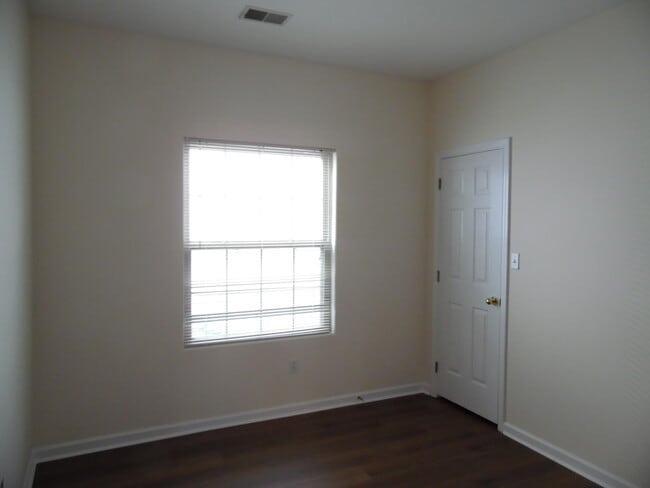 Building Photo - 3005 Roundway Down Ln