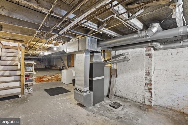Building Photo - 250 S Highland Ave