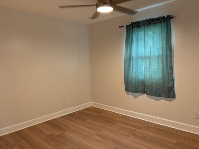 Building Photo - 1484 Van Delia Rd