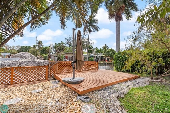 Building Photo - 510 SW 11th Ct