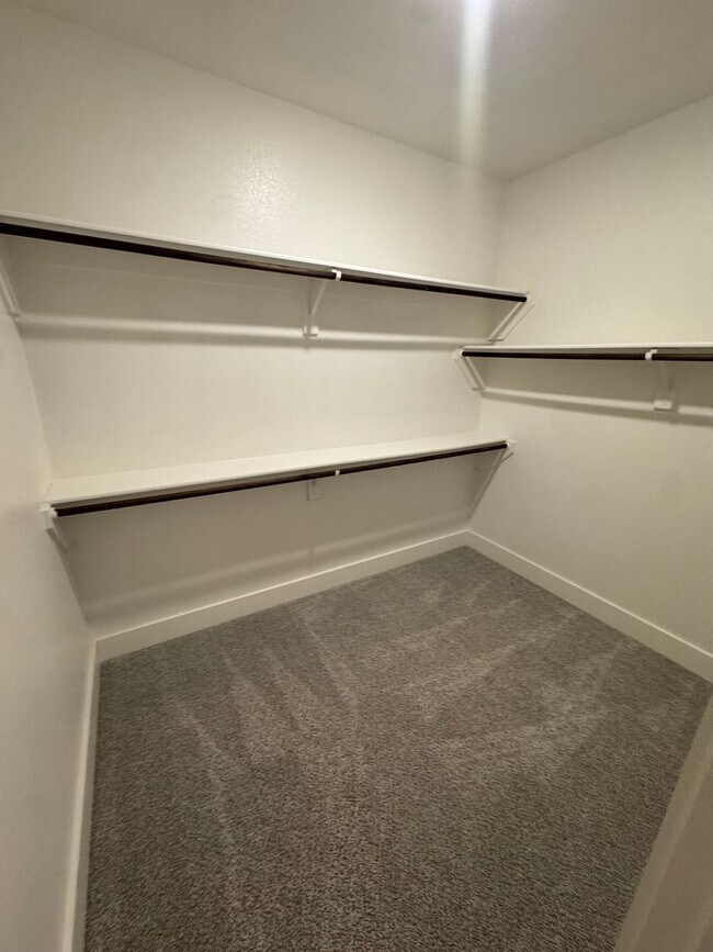 Building Photo - 3/2/2 located in Godley! Move in Specials call to inquire