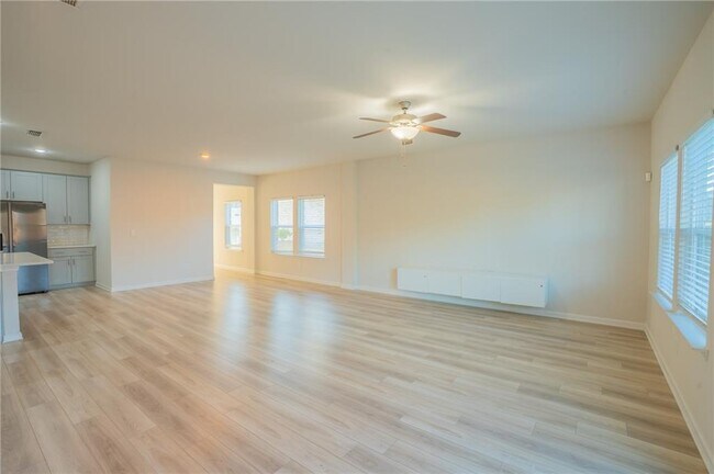 Building Photo - 1060 Sunny Lk Dr