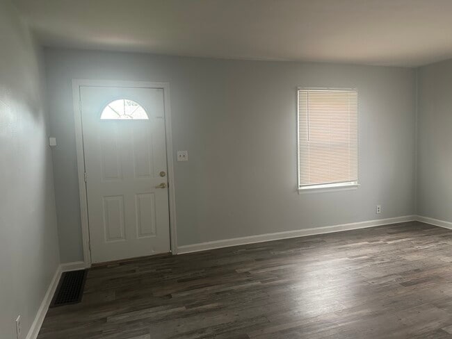 Building Photo - 1629 Kingston Rd