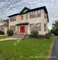 Building Photo - ***SPACIOUS 2ND FLOOR UNIT / 2 BR - 1 BTH ...