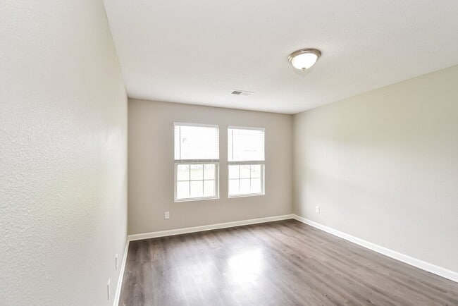 Building Photo - 7807 Birdwood Dr