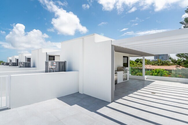 Building Photo - 3264 Bird Ave