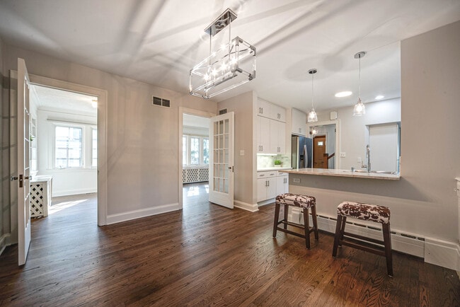 Building Photo - 662 Greenview Pl