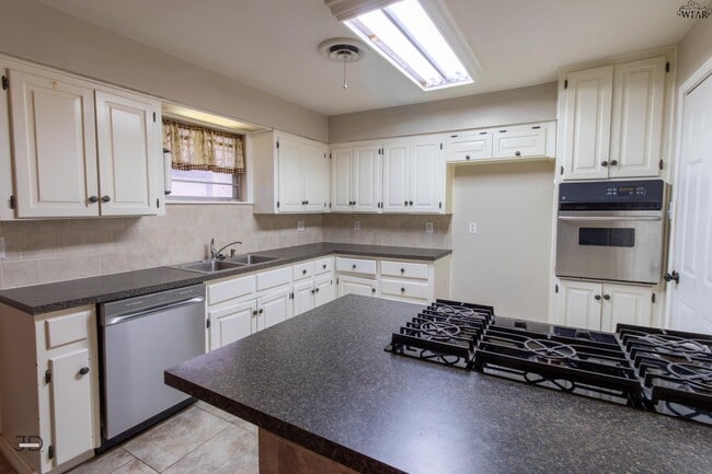 Building Photo - 4646 Sierra Madre Dr