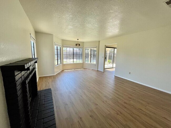 Building Photo - 7573 Flower Meadow Dr