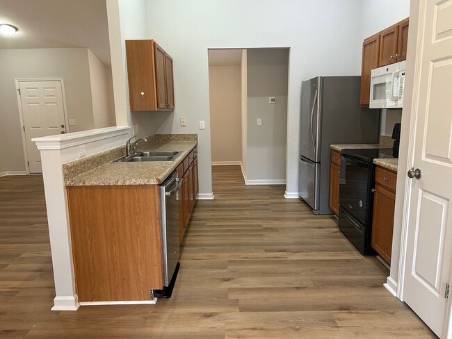 Building Photo - Excellent 3BD/2BA Ranch Home in quiet subd...