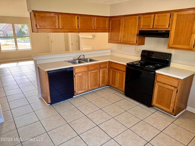 Building Photo - 7011 Hampton Dr