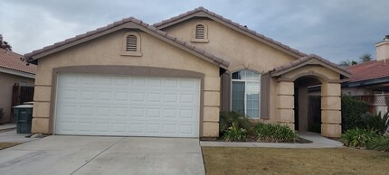 Building Photo - HOUSE