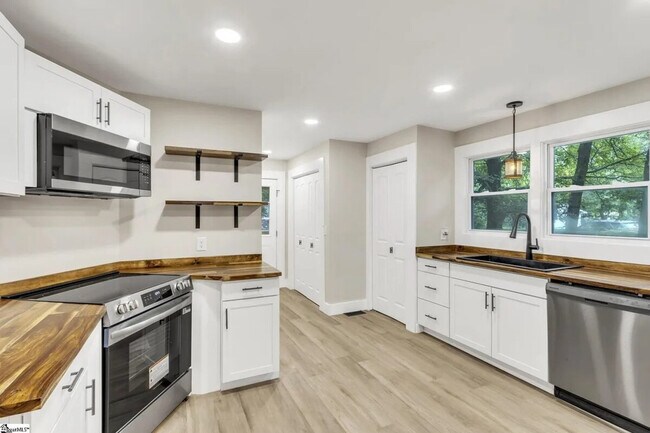 Building Photo - 203 Brockman Ave