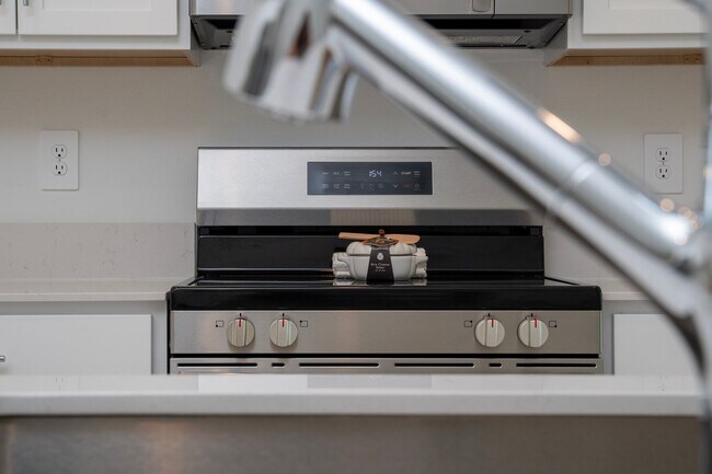 Building Photo - 3 Bedrrom 2 bathroom + Office-Brand-New Luxury Living in Rivington – DeBary, FL