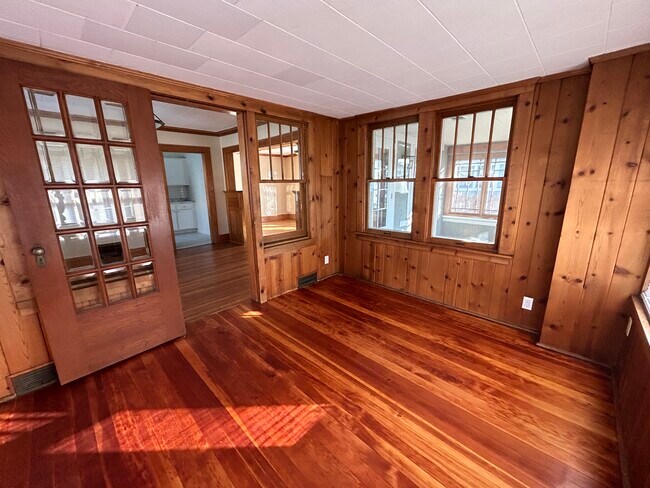 Flex Room - 923 42nd St