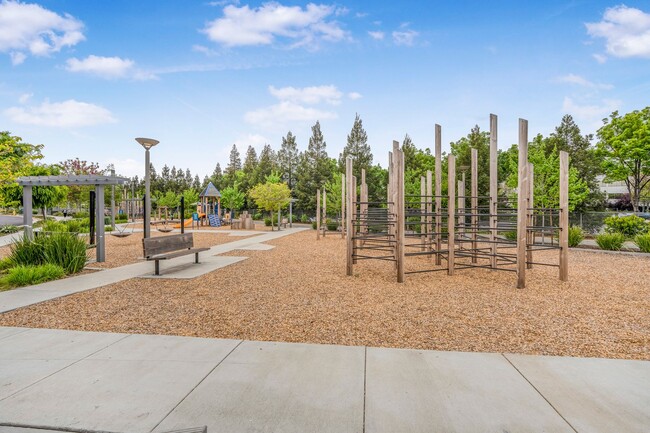 Building Photo - $4495 - Beautiful Corner Unit Townhome in ...