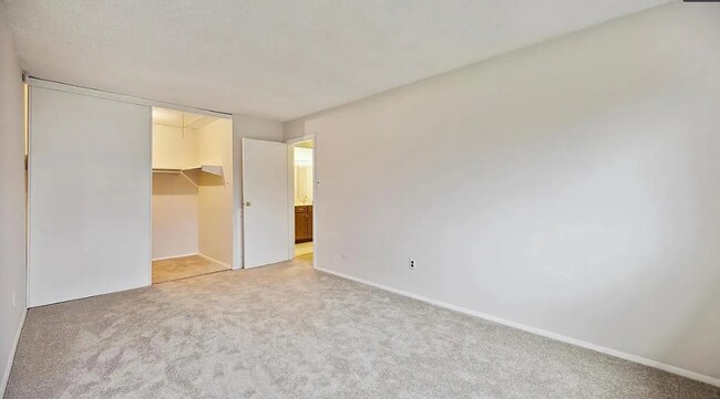 Building Photo - 108 Continental Dr