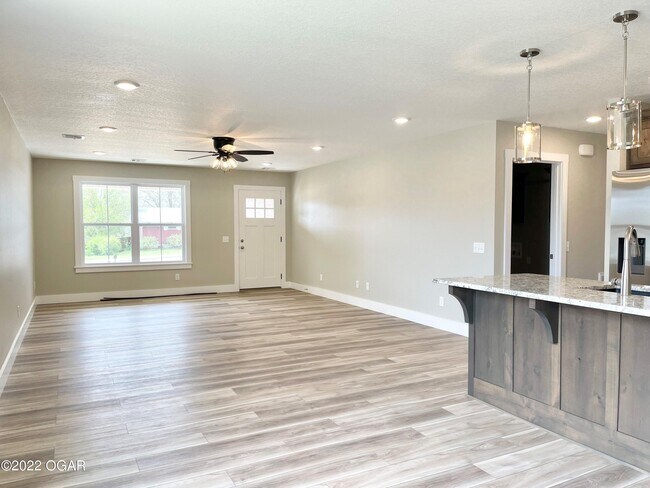 Building Photo - 1927 N St Louis Ave