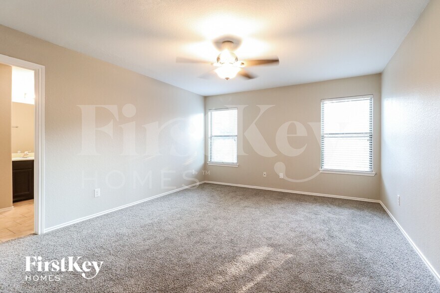 Building Photo - 21699 Horseshoe Dr