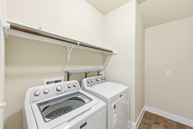 Building Photo - 7013 Brick Slope Path