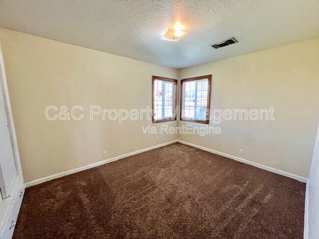 Building Photo - 1720 Cherry Ave