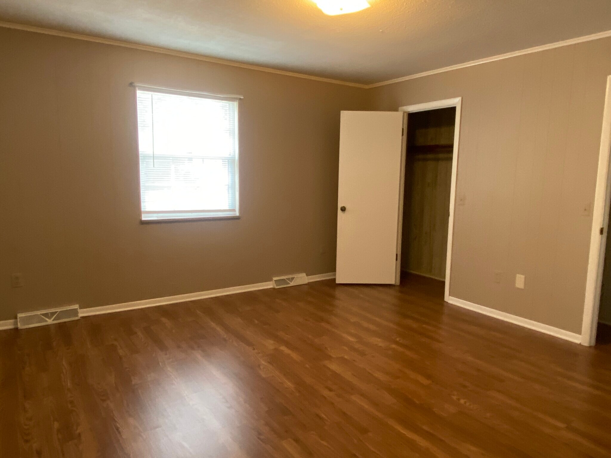 Building Photo - 103 Skyview Dr