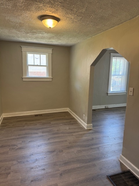 Building Photo - Renovated 3BR/2BA home w/ large bak yard!
