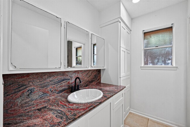 Building Photo - 3910 Chile Dr