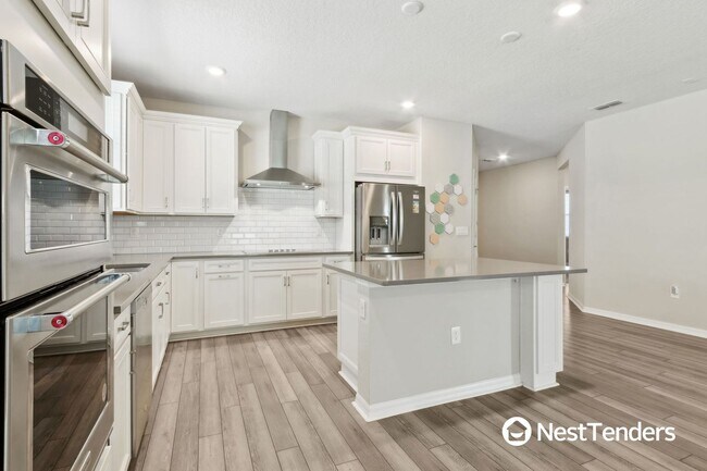 Building Photo - Stunning Northside Home!