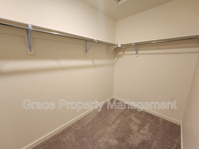 Building Photo - 508 Ledge St