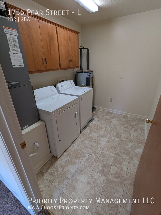 Building Photo - 1756 Pear St