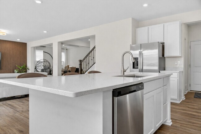 Building Photo - 395 S Pointe Ave