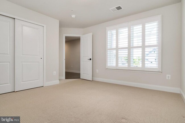 Building Photo - 8631 St Anthony Dr