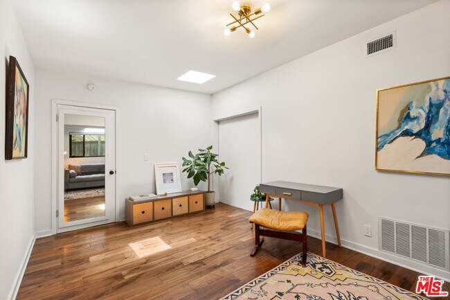 Building Photo - 3744 Buena Park Dr