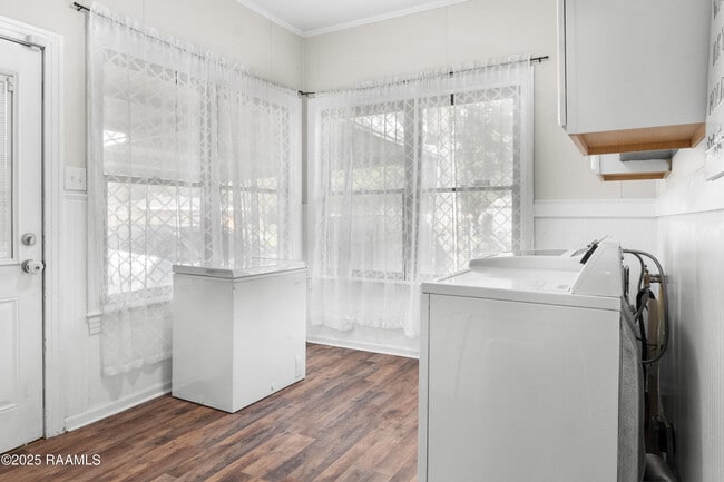 Building Photo - 501 Daspit St