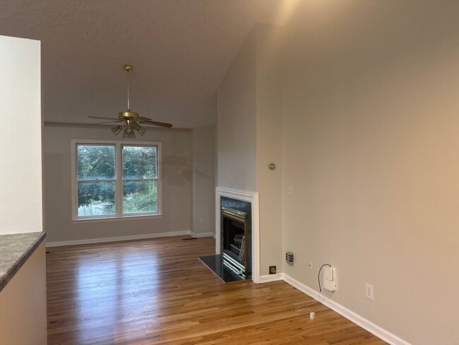 Building Photo - Salem 4 BR Home