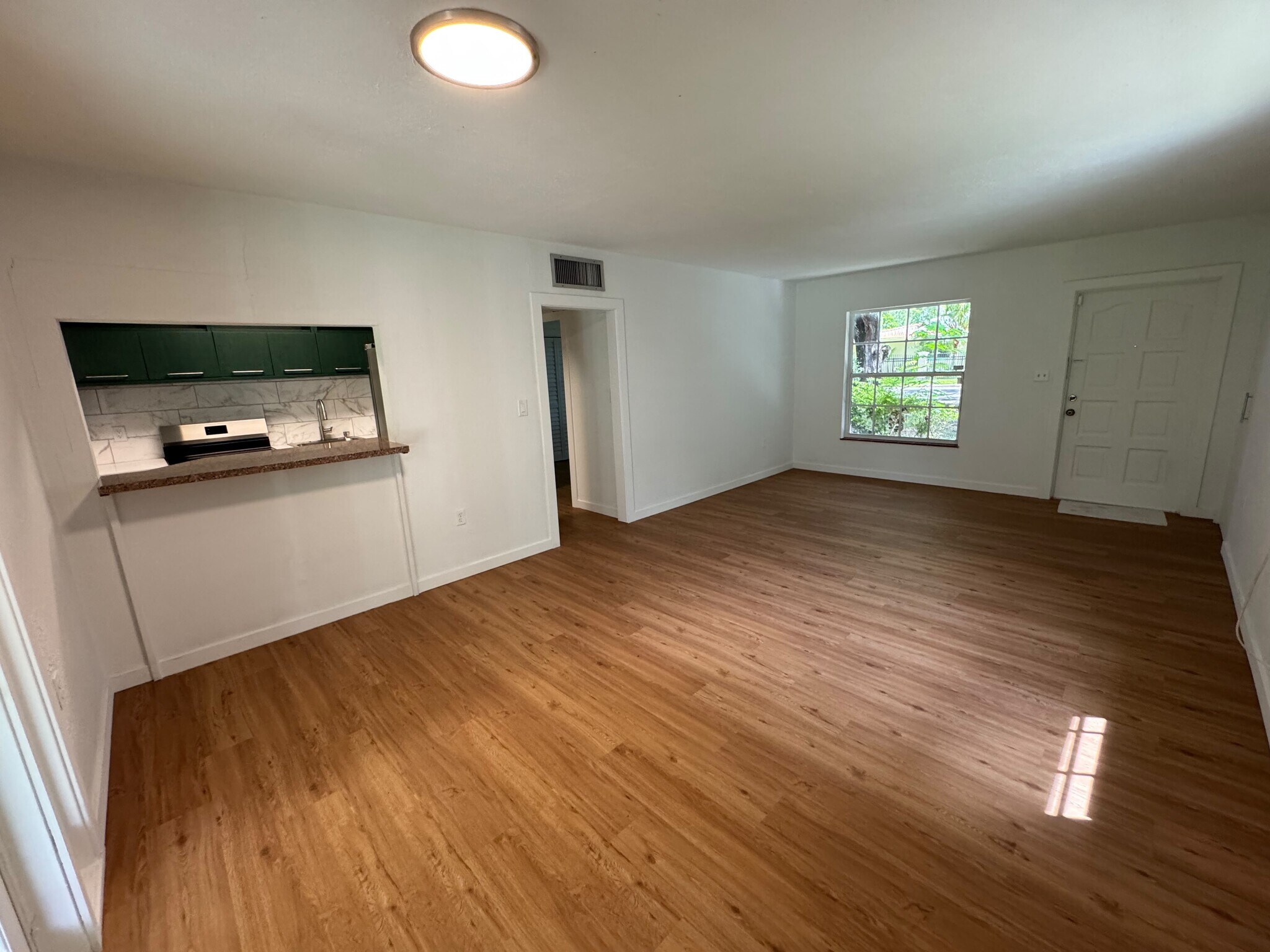 Building Photo - 5765 SW 48th St