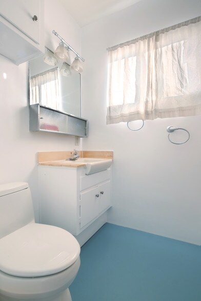 Full bath with airy window access. - 250 Linden Ave