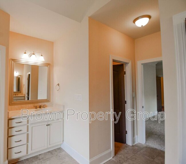 Building Photo - 4025 Fallberry Dr
