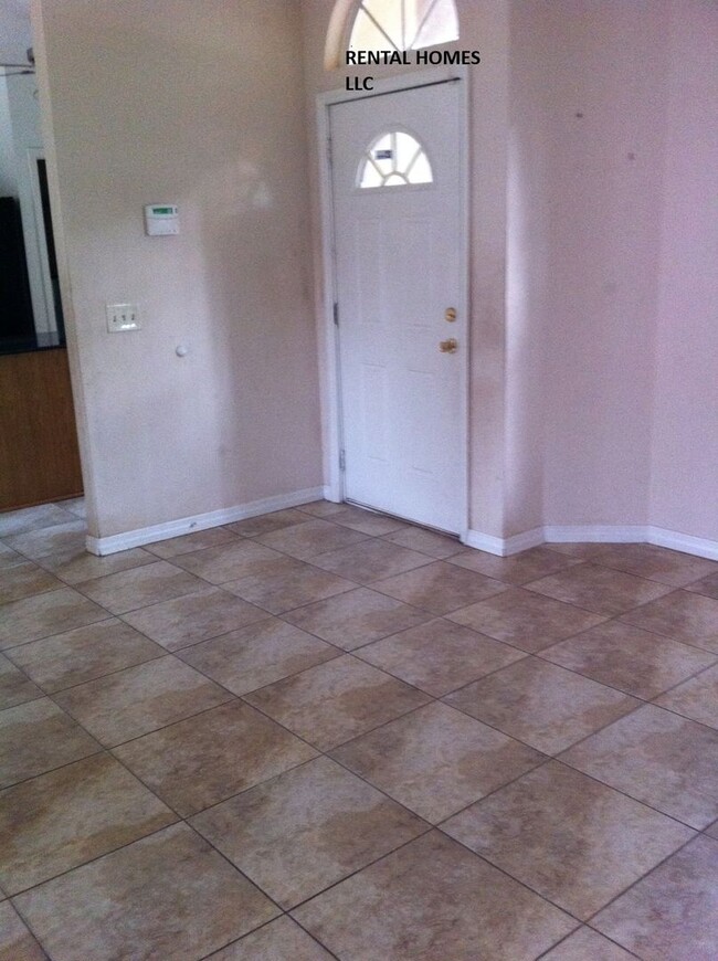 Building Photo - Four Bedroom Home Located in Deltona