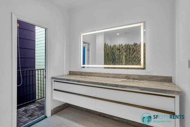 Building Photo - Russian Hill: Remodeled Top Floor Flat w/ In-Unit Washer & Dryer, A/C, Private Roof Deck, Sauna, ...
