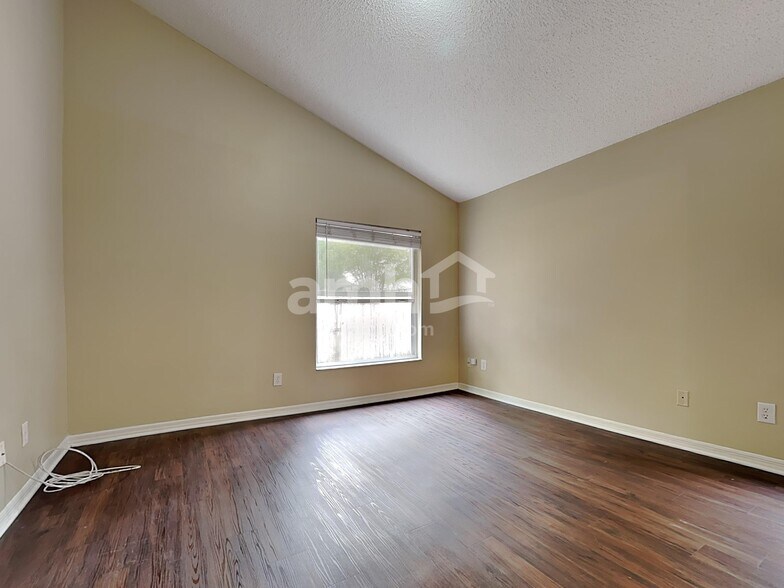 Building Photo - 2315 Kenwick Dr