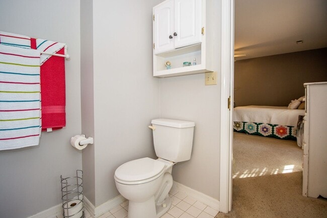 Building Photo - 3 bed, 2.5 bath Duplex