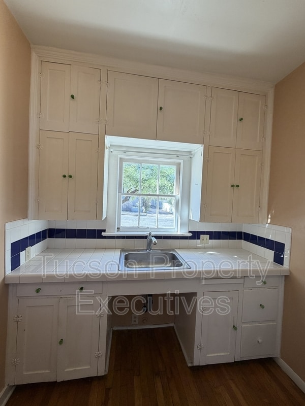 Building Photo - 1222 N Olsen Ave