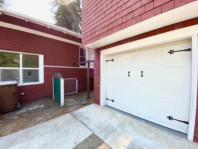 Building Photo - 543 Franklin St