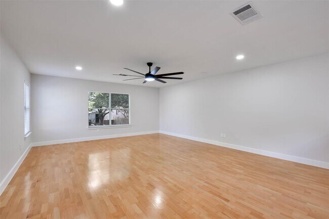 Building Photo - 10903 Claywood Dr