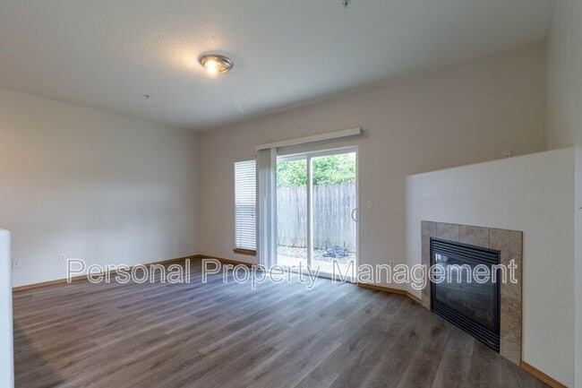 Building Photo - 865 NW Ivy St