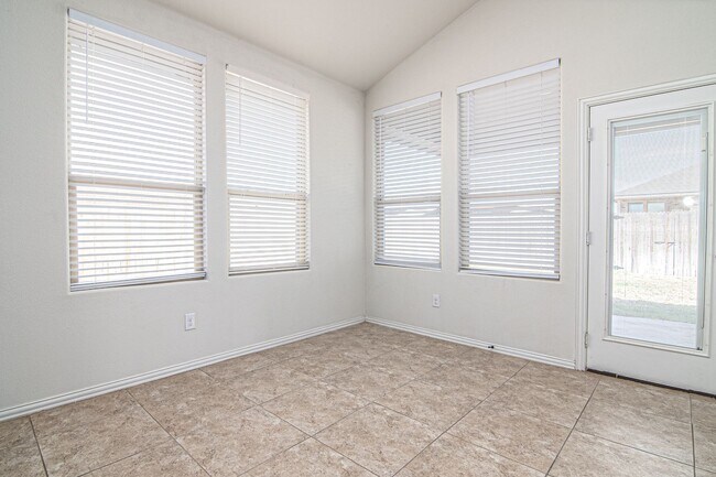 Building Photo - 2312 Sky View Rd