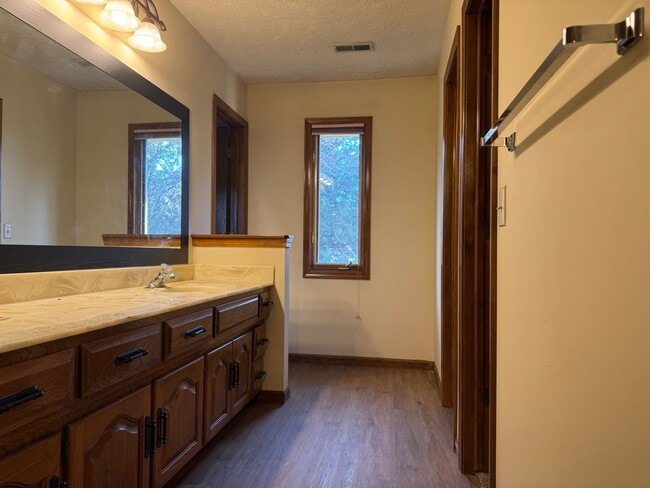 Building Photo - Spacious Harvey Oaks 4-bedroom home with classic charm and modern updates